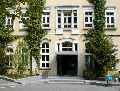 Eingang Hölderlin Gymnasium